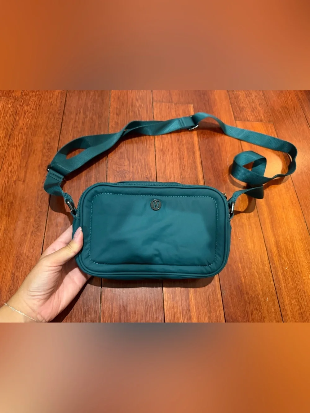 Lululemon Crosssbody Camera Bag 2L Green Jasper